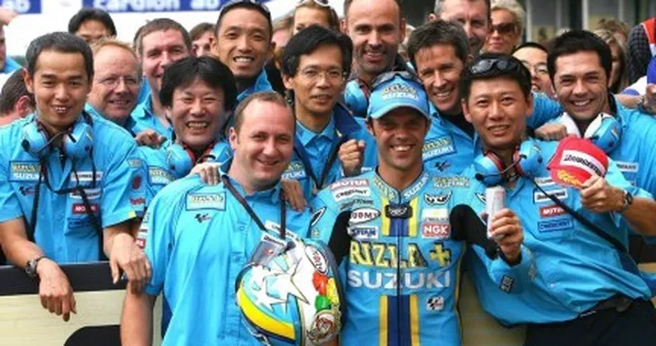 Terzo posto di Loris Capirossi a Brno, festa Suzuki