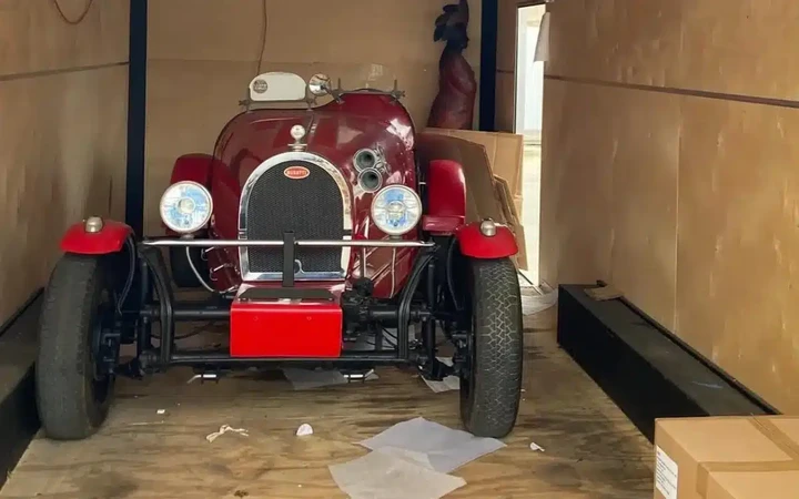 Bugatti Kit Car scoperta in un camion rubato in California