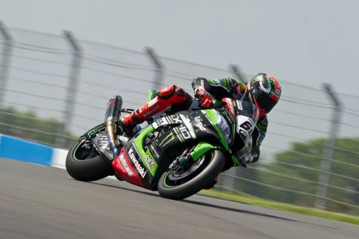 SBK Donington, doppietta di Sykes con Rea solido in vetta. Le Kawasaki allungano…