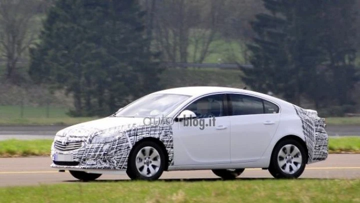 Foto spia Opel Insignia facelift