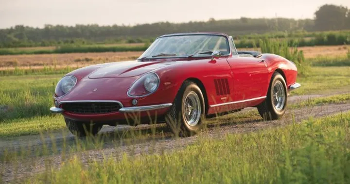 Ferrari 275 GTB/4 N.A.R.T. Spider: venduta all’asta per 20 milioni, è record