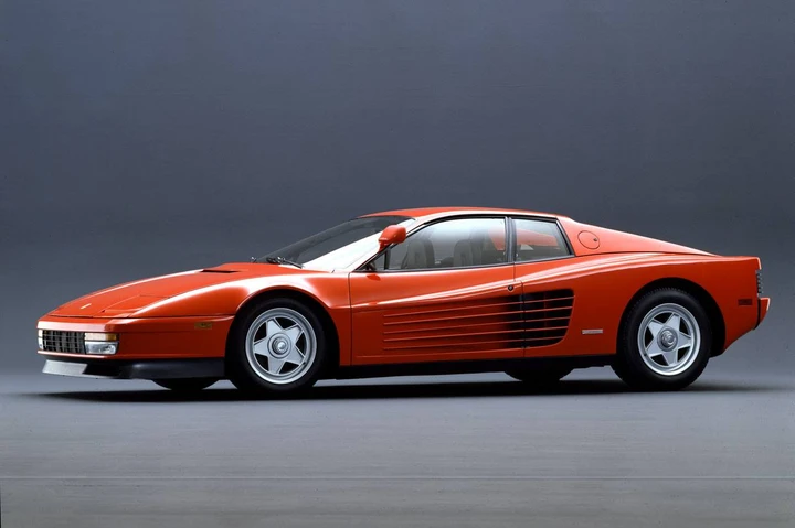 Ferrari Testarossa: la supercar degli anni 80 fa ancora sognare