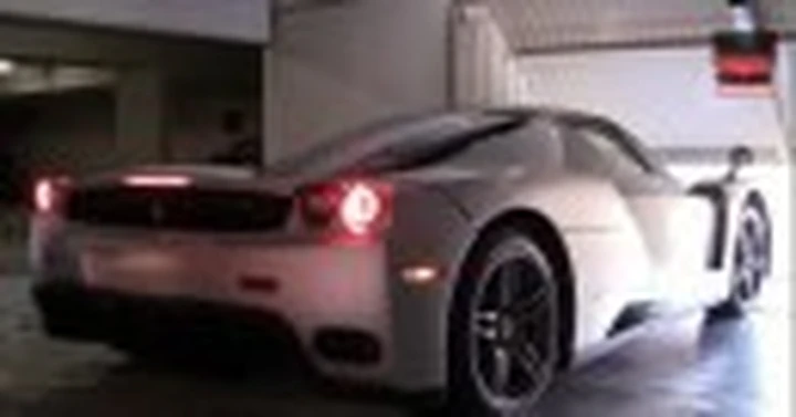 Ferrari Enzo: video di un esemplare grigio e con scarico diretto