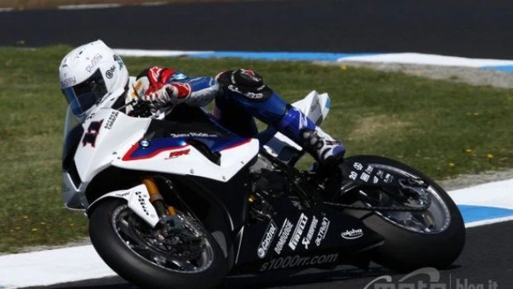 WSBK: Warm Up bagnato a Phillip Island. In Superbike miglior tempo di Corser, per la Supersport c'è Sam Lowes