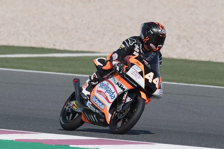 Moto3, Canet “regala” la prima vittoria a Max Biaggi. Migno a podio. Italiani in chiaroscuro