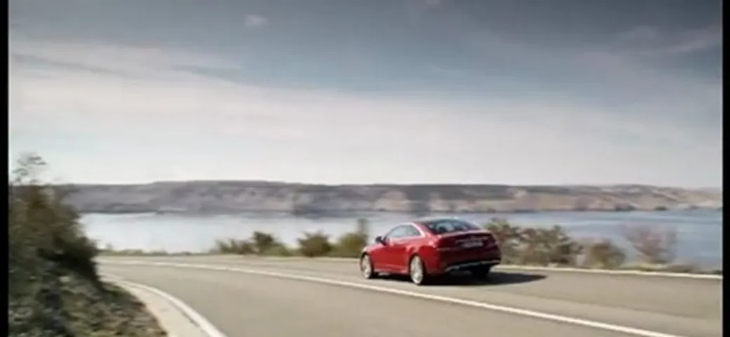 Mercedes Classe E Coupé 2013 in video