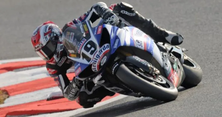 WSBK: Ben Spies alla grande in gara1. Haga secondo, Biaggi terzo