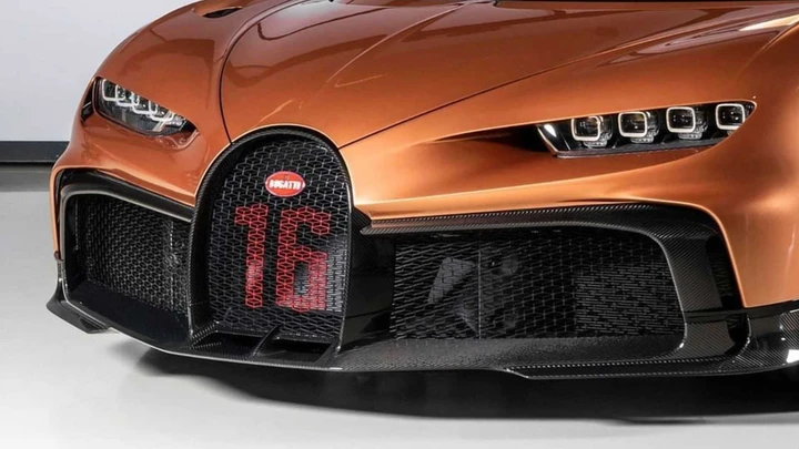 Bugatti Chiron Pur Sport, ecco l’unico esemplare amaranto