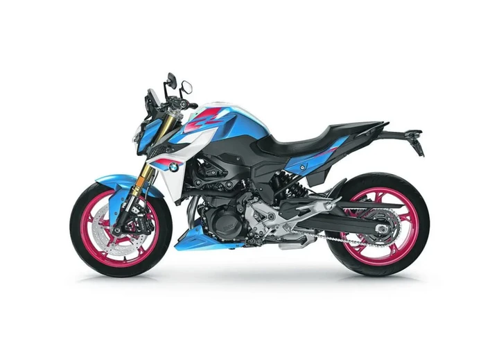 BMW rinnova l'impegno con la F900 R Cup fino al 2027