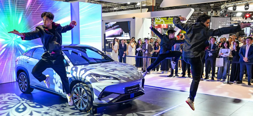 BYD sfida Tesla, obiettivo offrire la guida autonoma a tutti a prezzi stracciati