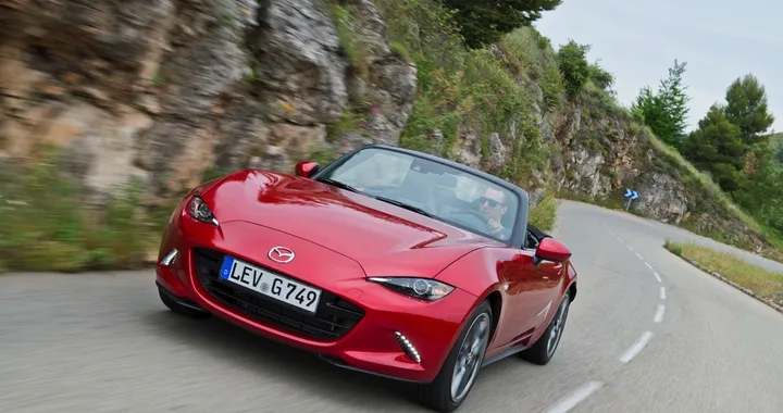 Nuova Mazda MX-5: la prima prova su strada