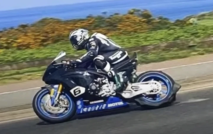 NW200: Michael Dunlop, esplode la gomma a 300 km/h