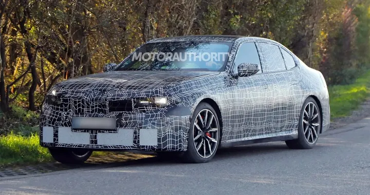 BMW Serie 3, la rivoluzione della Neue Klasse tra benzina ed elettrico