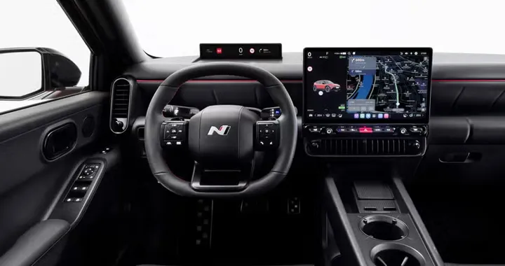 Hyundai Kona cambia tutto, interni hi-tech come Ioniq 3
