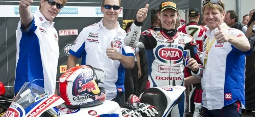 SBK Donington 2014, Rea cerca l'allungo: 