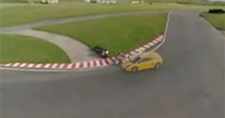 Video Ducati 999 vs Lamborghini Gallardo