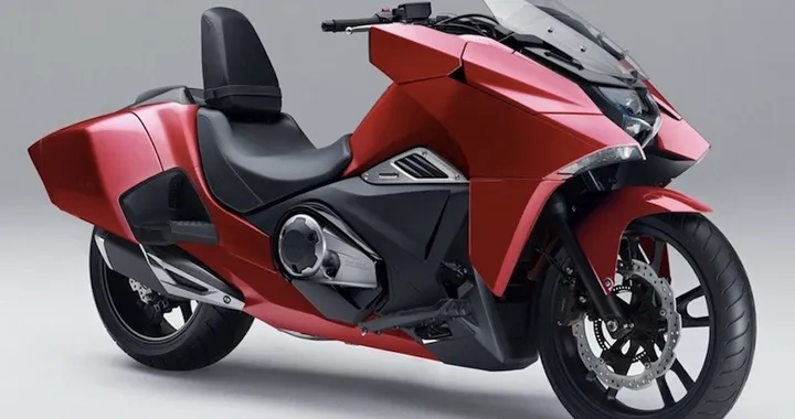 Honda NM4 Vultus: nuovi colori e scarico per il mercato giapponese