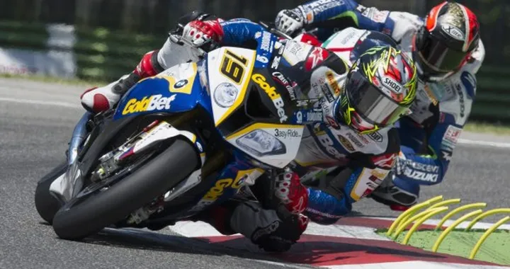 SBK, Nurburgring: ancora Bandiera Rossa in Gara-2, vince Davies davanti a Melandri