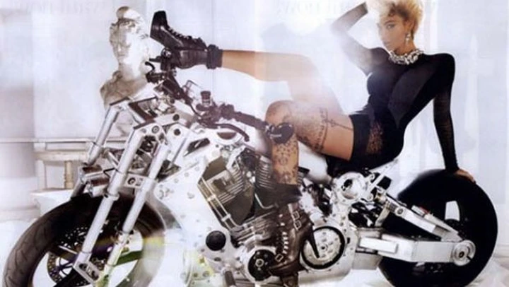 Sexy Bikers: Beyoncè e la Confederate P120 Combat Fighter