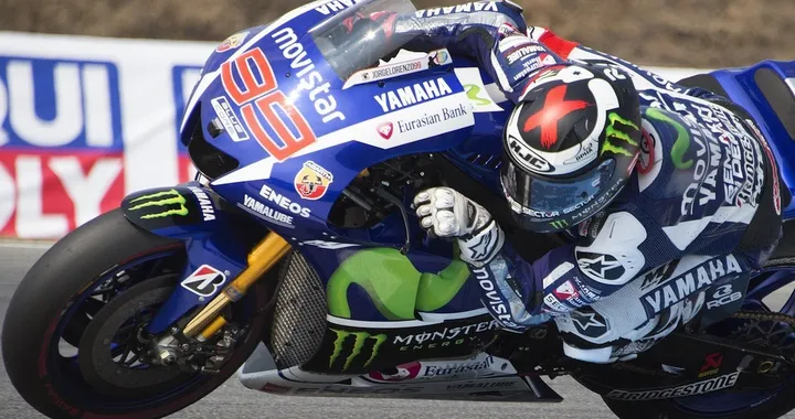 MotoGP Brno 2015: Lorenzo in pole con Marquez e Rossi in prima fila