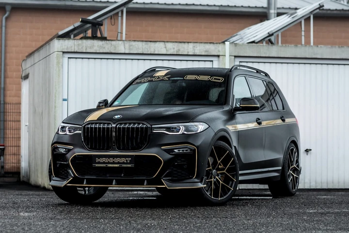 BMW X7: il tuning sportivo by Manhart Performance