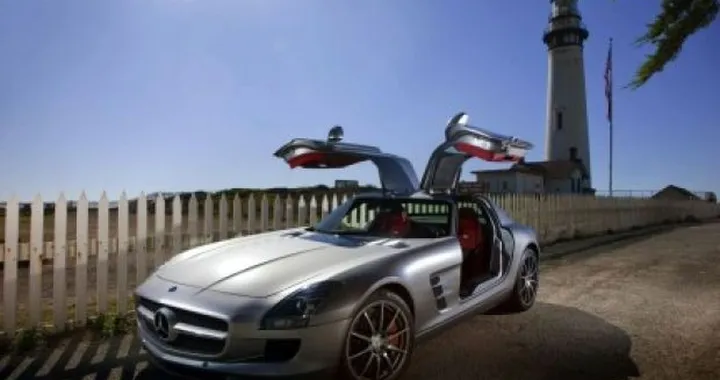 Mercedes SLS AMG "Auto dell'anno" e Bugatti Veyron "Auto del decennio" secondo una classifica USA
