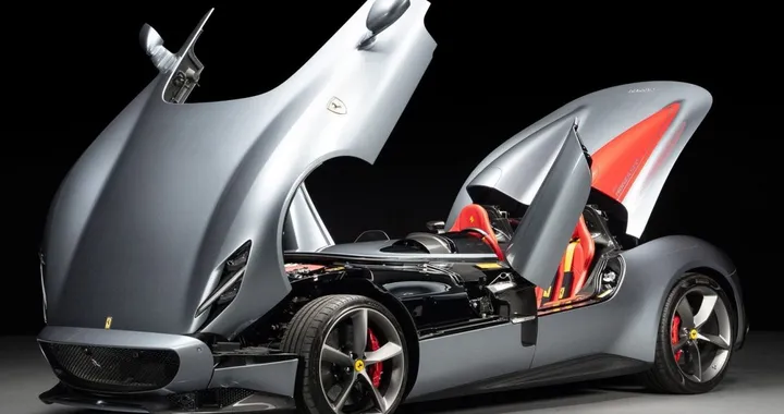 La Ferrari che tutti vogliono è all'asta: rarissima e col V12