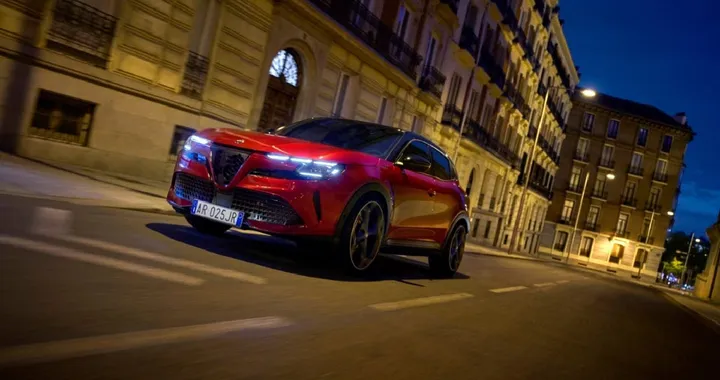 Salone Auto Torino, Alfa Romeo 33 Stradale e Junior Ibrida Q4 protagoniste