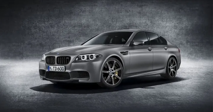 BMW M5 30 Jahre M5: l'ultimo esemplare venduto per oltre 600 mila euro