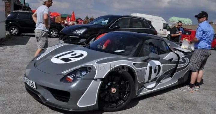 Porsche 918 Spyder: foto spia interni ed esterni
