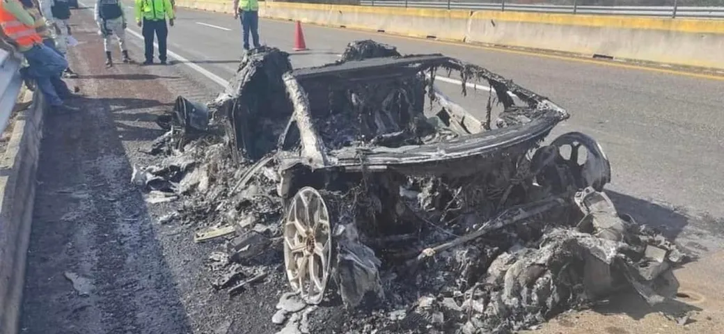 Una rara Lamborghini Aventador SVJ 63 Roadster totalmente carbonizzata: ecco cosa è successo