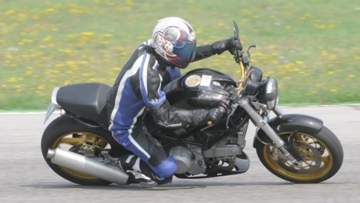 Scatto in Corsa: Ducati Monster 620 a Misano