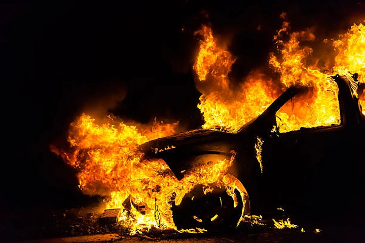 Dalla Germania una soluzione innovativa contro gli incendi delle auto elettriche