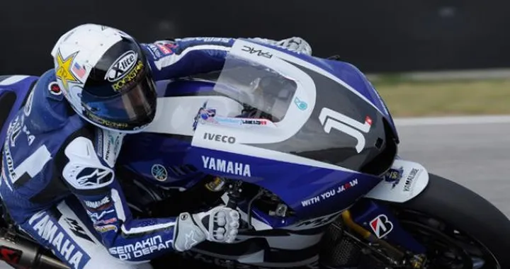 Jorge Lorenzo poleman mattatore. Conferma di Simoncelli. Buio per Rossi e la Ducati.