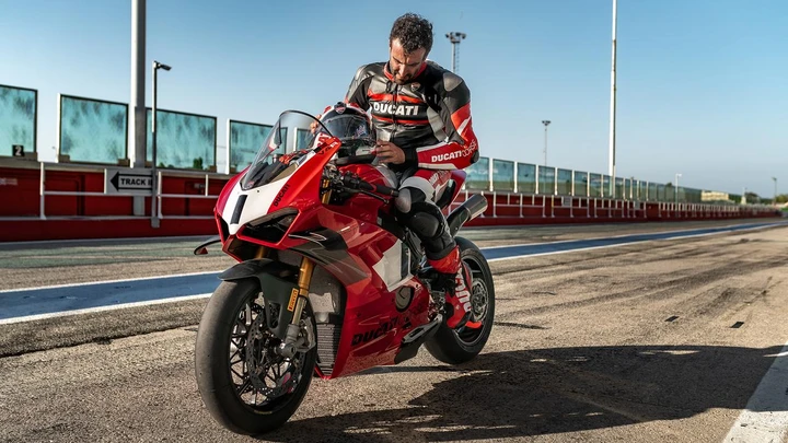 Ducati collezione abbigliamento 2024
