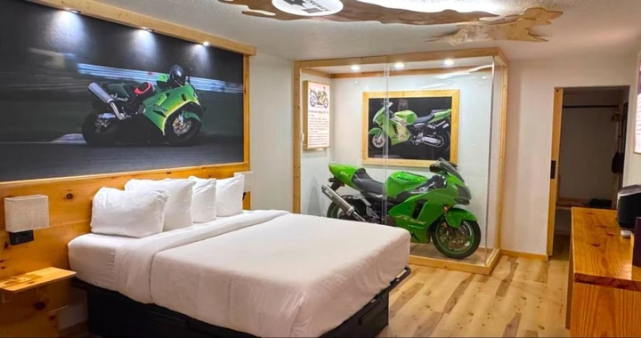 Motorcycle Inn, l’hotel dove si dorme accanto a Ducati e Honda da sogno