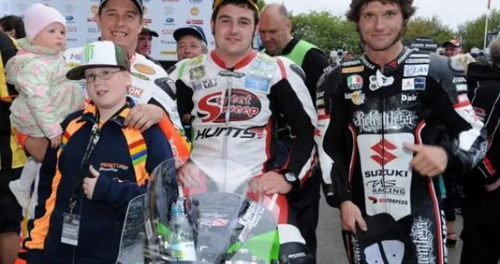 Tourist Trophy: Michael Dunlop domina nella Superstock davanti a McGuinness e Guy Martin