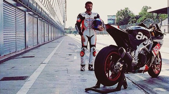 Max Biaggi in pista a Monza con Suomy