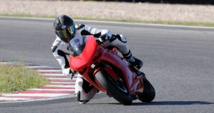 Scatto in Corsa: Ducati 1198 a Magione