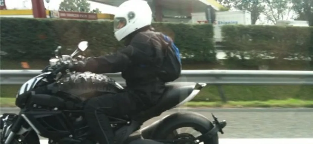 Ducati Diavel 2011, ancora foto spia