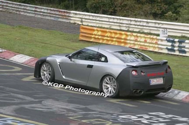 Nissan Skyline 2008: foto spia