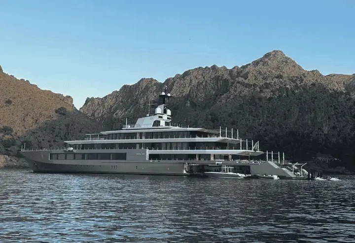 Il megayacht da 250 milioni di Steven Spielberg torna in Europa: è lungo 103 metri