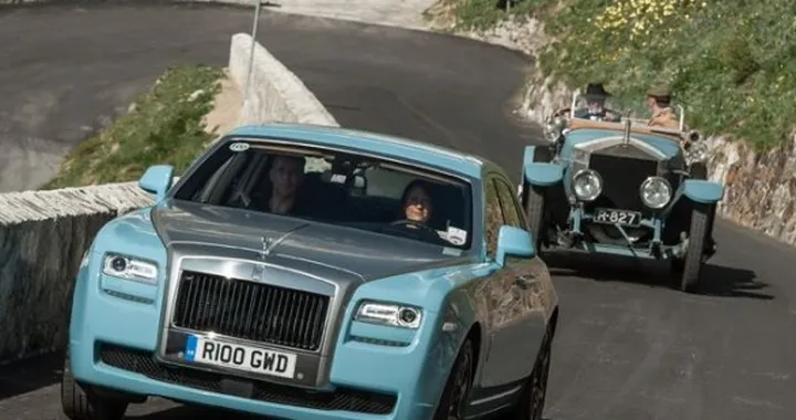 Rolls Royce Ghost: in tour per le Alpi con 47 Silver Ghost