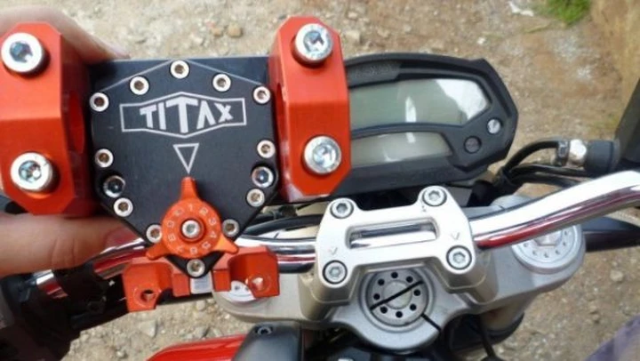 Ammortizzatore di sterzo rotativo Titax per Ducati Monster 1100