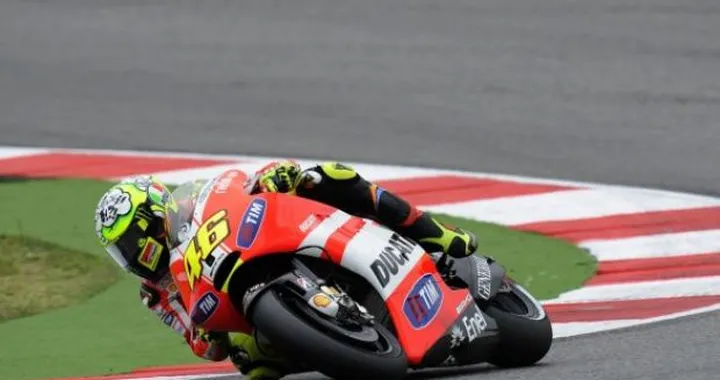 Phillip Island, Stoner "padrone di casa". Rossi ... "spaesato"