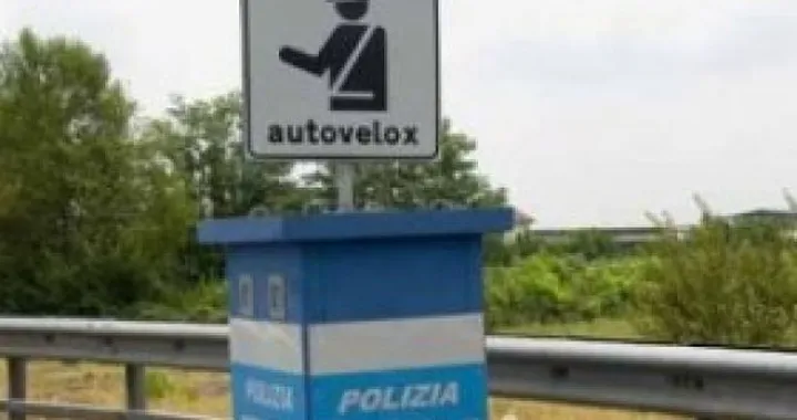 Autovelox: secondo la Cassazione, se non è accertata la presenza dell'agente la multa è nulla