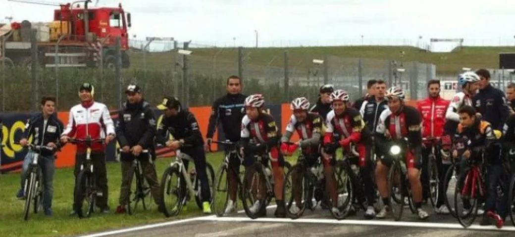 Kevin Schwantz e 'Cycle Of Wishes' a Misano: un giro di pista con i piloti MotoGP nel ricordo di Marco Simoncelli