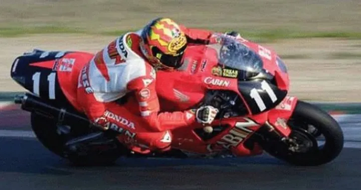 Foto del Giorno: indovina chi guida la derivata di serie