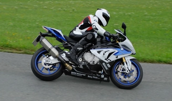 BMW Motorrad: sistema ABS Pro utile in curva per HP4