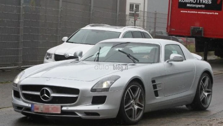 Mercedes SLS AMG E-Cell: foto spia senza veli